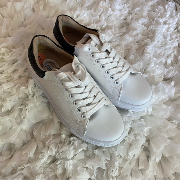 Steve Madden Shoes - Steve Maddden Andy Sneakers size 37